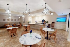 Bistro room with dining tables at The Goldton